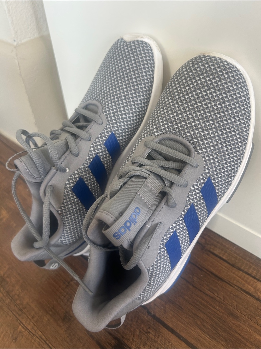 NEW adidas kids, men or women’s Gray Sneakers with Blue Stripes - Picture 5 of 13
